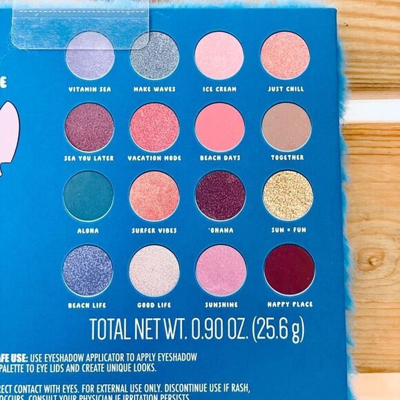 NWT Gorgeous DISNEY Lilo & Stitch Blue / White Furry Cover 16 Eyeshadow Palette - Picture 14 of 17